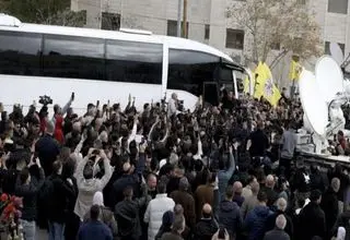اولین اتوبوس اسرای آزاد شده فلسطینی وارد غزه شد 