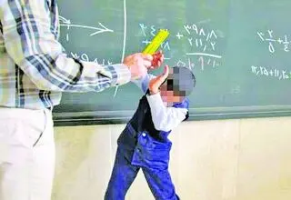 ضرب و شتم وحشتناک دانش‌آموزان توسط معلم