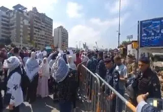 تجمع اعتراضی مقابل سفارت مصر در بیروت با درخواست بازگشایی گذرگاه رفح