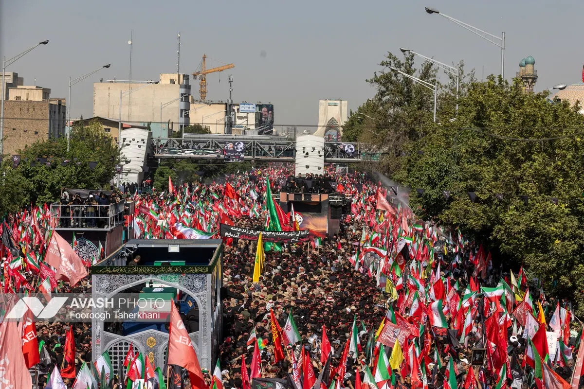 مراسم تشییع پیکر مطهر رهبر شهید انقلاب در تهران - ۴