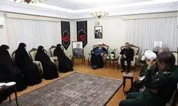 رئیس دفتر رهبری انقلاب با خانواده شهید سلامی دیدار‌ کرد