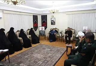رئیس دفتر رهبری انقلاب با خانواده شهید سلامی دیدار‌ کرد