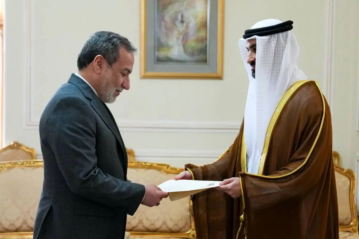 تسلیم رونوشت استوارنامه سفیر جدید امارات به وزیر امور خارجه کشورمان