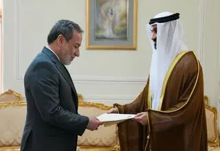 تسلیم رونوشت استوارنامه سفیر جدید امارات به وزیر امور خارجه کشورمان