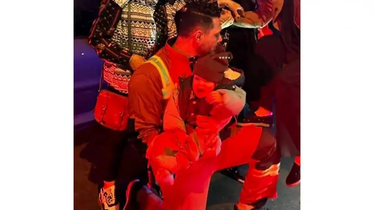 لحظات سخت و نفس گیر نجات 7 نفر از جمله کودک 2 ساله در آتش‌سوزی ساختمان اداری بزرگراه ستاری+فیبم