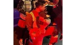 لحظات سخت و نفس گیر نجات 7 نفر از جمله کودک 2 ساله در آتش‌سوزی ساختمان اداری بزرگراه ستاری+فیبم