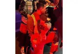 لحظات سخت و نفس گیر نجات 7 نفر از جمله کودک 2 ساله در آتش‌سوزی ساختمان اداری بزرگراه ستاری+فیبم