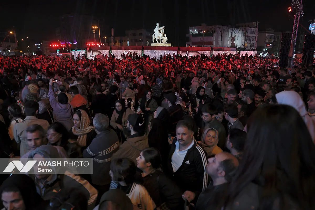 رونمایی از مجسمه «زانو زنندگان برابر ایران»