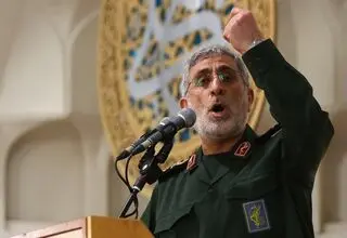 قاآنی: اگر با پای خود از جنوب لبنان خارج نشوید، حماسه سال ۲۰۰۰ تکرار خواهد شد