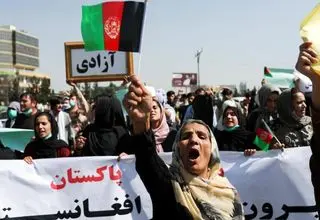 هرات در برابر طالبان و نبرد بر سر حق زندگی زنان / گلوله طالب‌ها در برابر حق تحصیل و کار و آزادی