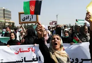 هرات در برابر طالبان و نبرد بر سر حق زندگی زنان / گلوله طالب‌ها در برابر حق تحصیل و کار و آزادی