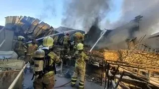 تصاویری از آتش‌سوزی مهیب در شهرک خاتم کرج