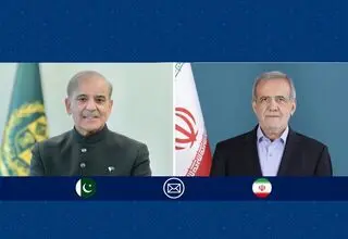 پزشکیان به نخست‌وزیر پاکستان تسلیت گفت/ ایران آماده کمک به سیل‌زدگان است