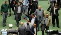 نمایندگان به قانون ارائه گواهینامه موتورسیکلت به زنان رأی مثبت می‌دهند؟