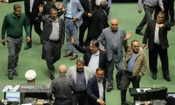 نمایندگان به قانون ارائه گواهینامه موتورسیکلت به زنان رأی مثبت می‌دهند؟