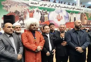 لباس ترکمنی بر تن رییس فدراسیون والیبال 