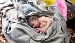 فیلم تلخ رها کردن نوزاد تازه‌ متولد شده در خیابان‌های قائمشهر