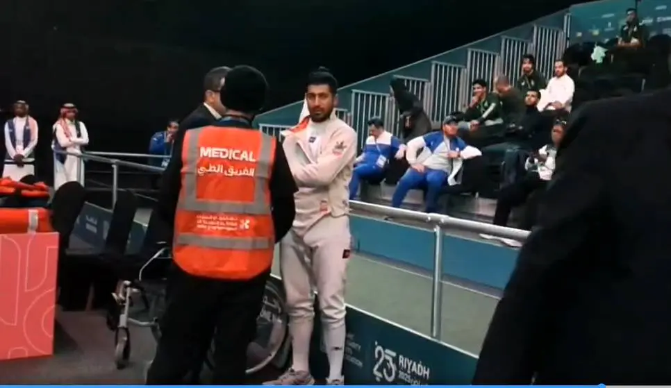 گلودرد شدید شمشیرباز اپه ایران در حین مسابقه