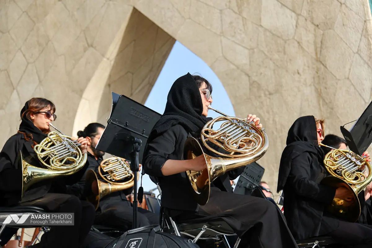 اجرای ارکستر سمفونیک تهران در میدان آزادی