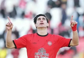 محمد نادری در جمع صدتایی‌های تراکتور