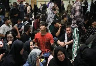 یورش ناگهانی اتباع افغانستان در خوزستان برای خروج از مرز + عکس