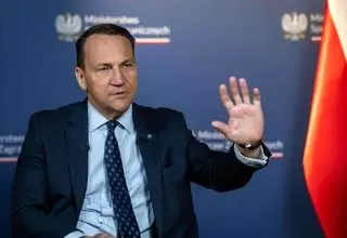 اظهارات تند مقام لهستانی علیه پوتین: علف می‌خوریم اما مستعمره تو نمی‌شویم!