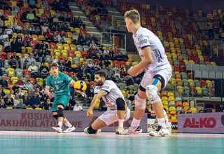 پیروزی نوروید با درخشش عبادی‌پور