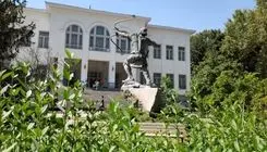 نصب مجسمه آرش کمانگیر در میدان ونک