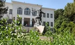 نصب مجسمه آرش کمانگیر در میدان ونک