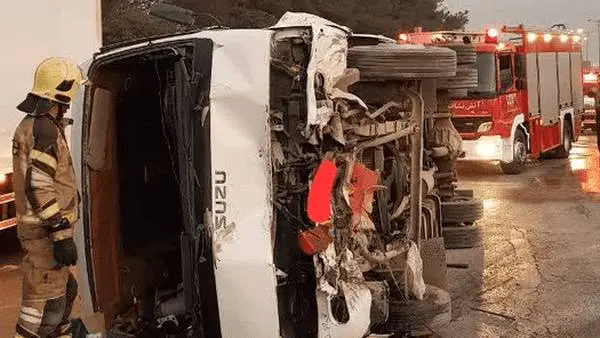 واژگونی مینی‌بوس سرویس پرسنل در بزرگراه هاشمی تهران+ جزئیات