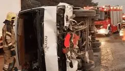 واژگونی مینی‌بوس سرویس پرسنل در بزرگراه هاشمی تهران+ جزئیات