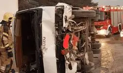 واژگونی مینی‌بوس سرویس پرسنل در بزرگراه هاشمی تهران+ جزئیات