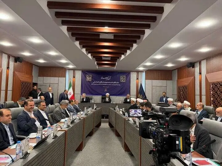 آیین تکریم و معارفه روسای قدیم و جدید سازمان زندان‌ها برگزار شد