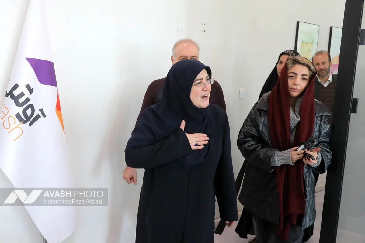 بازدید فاطمه مهاجرانی سخنگوی دولت از تحریریه آوش