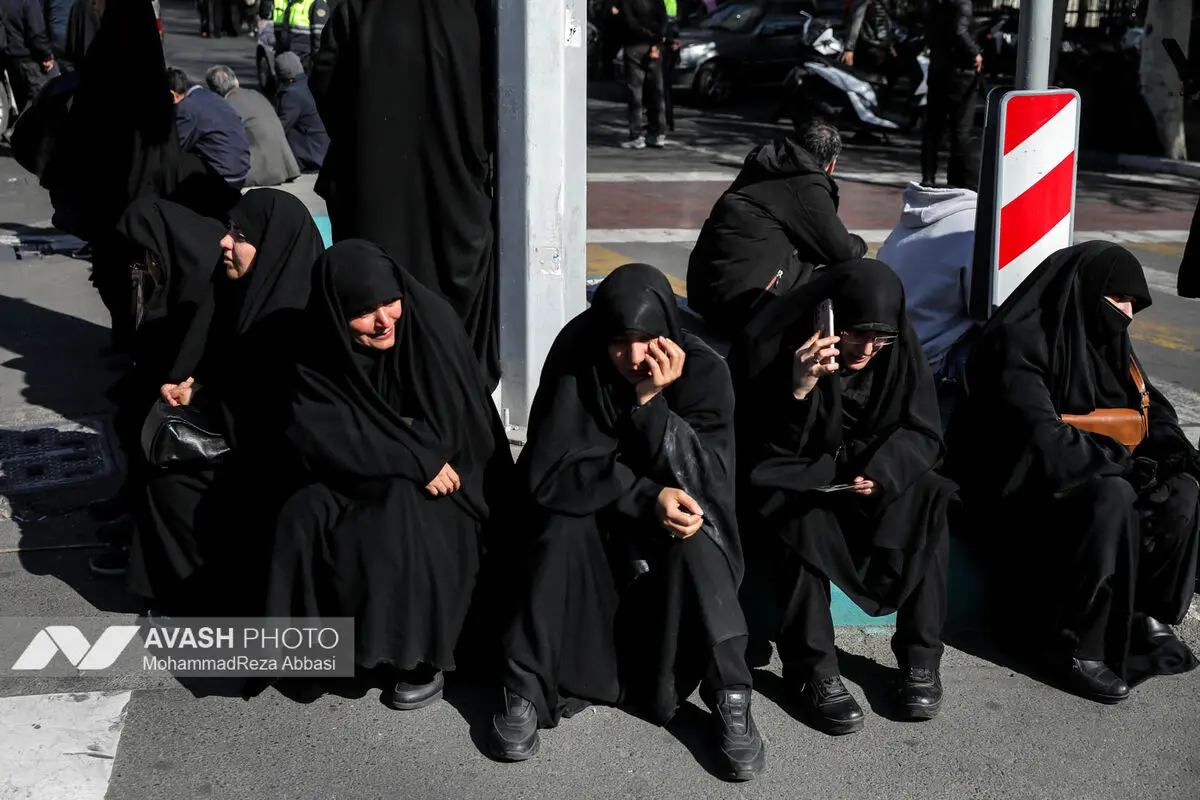 تجمع سوگواران رهبر شهید انقلاب در میدان انقلاب تهران