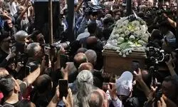 قاب ماندگاری که در مراسم خاکسپاری ایرج ثبت شد
