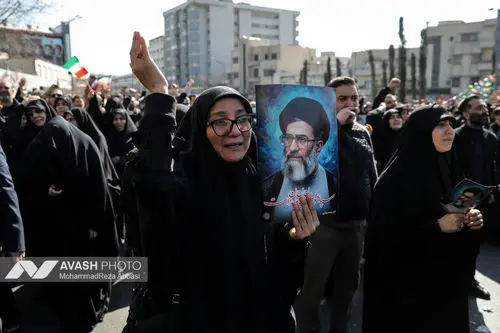 تجمع سوگواران رهبر شهید انقلاب در میدان انقلاب تهران