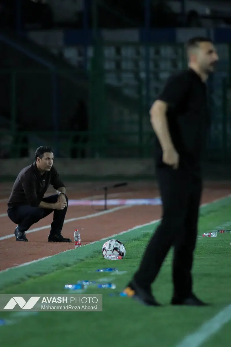 دیدار تیم های فوتبال پرسپولیس تهران و صنعت نفت آبادان