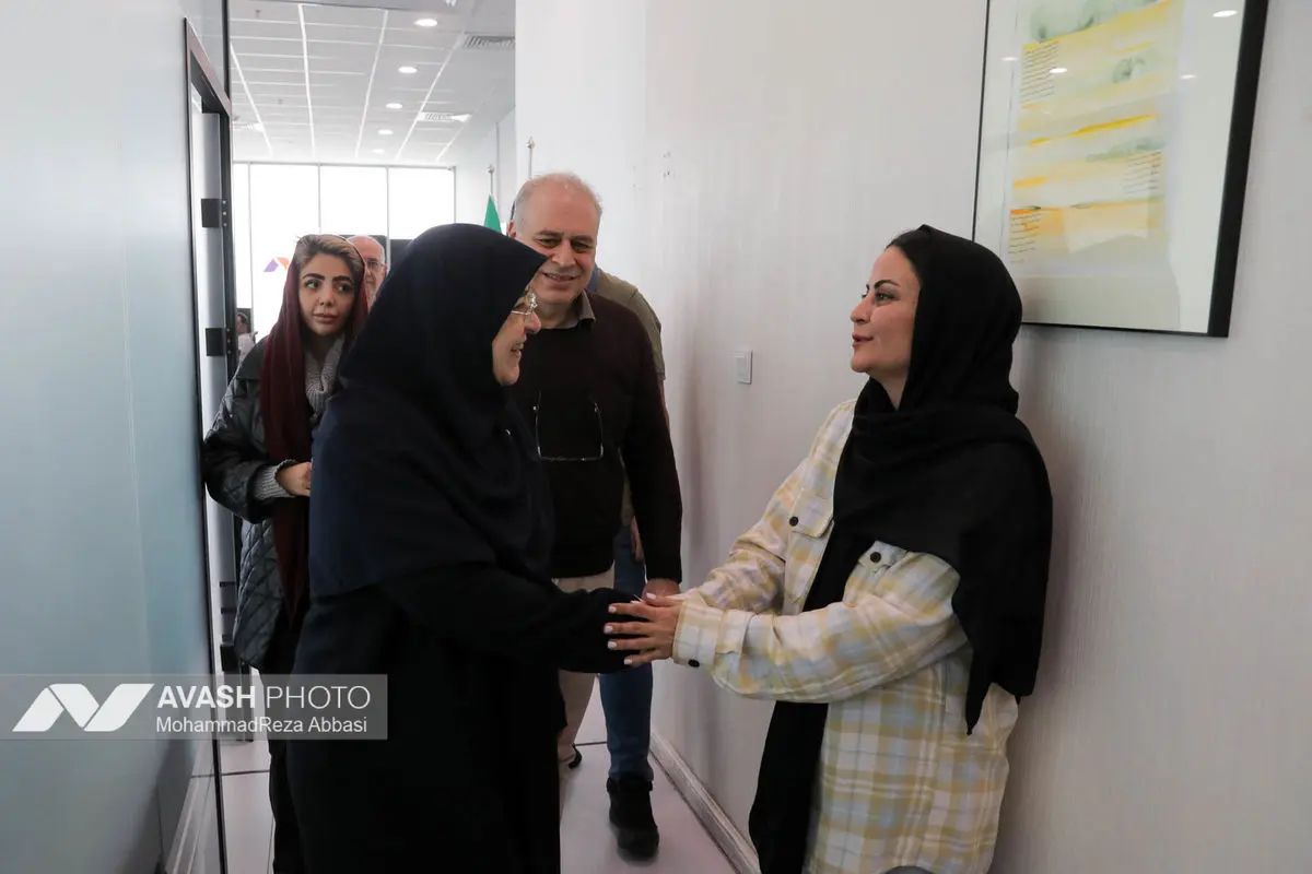 بازدید فاطمه مهاجرانی سخنگوی دولت از تحریریه آوش