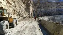 رهاسازی سنگ‌های معلق در جاده کندوان