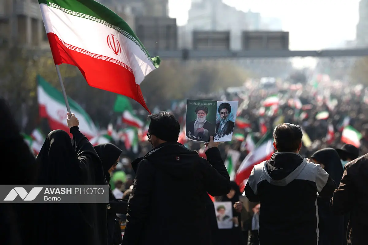 تشییع پیکر ۳۵ شهید جنگ رمضان در تهران