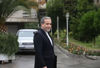 عراقچی راهی پاریس شد