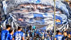 استقلالی‌ها داوری را به آتش کشیدند