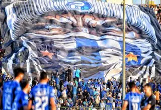 استقلالی‌ها داوری را به آتش کشیدند