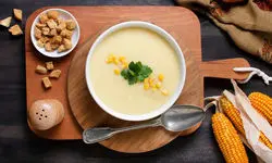 طرز تهیه سوپ ذرت و سیب‌زمینی با شیر