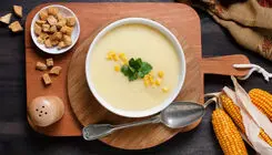 طرز تهیه سوپ ذرت و سیب‌زمینی با شیر