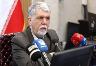 مسئله حریم تئاتر شهر باید حل شود