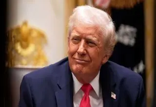 ترامپ از استیضاح فرار کرد اما با بحران محبوبیت رو به رو است