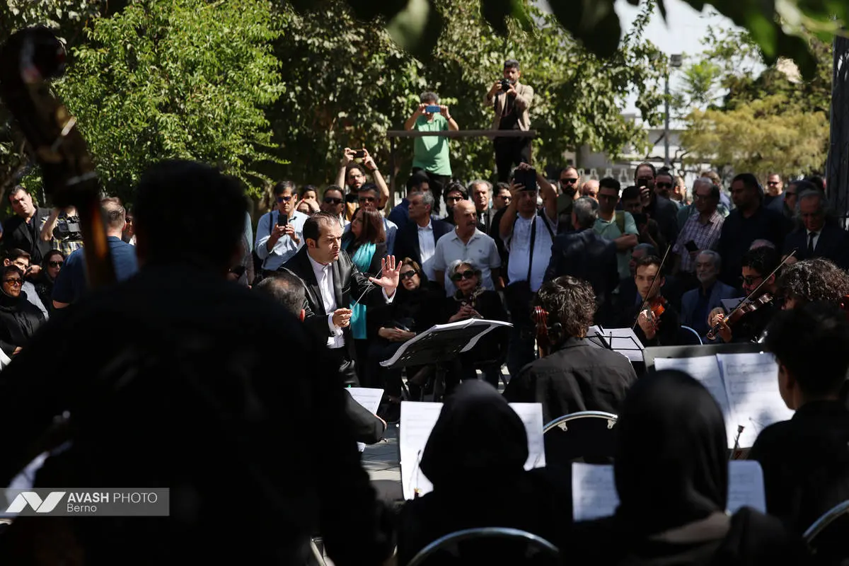 پیکر «احمد پژمان» با حضور جمعی از هنرمندان و مسئولین تشییع شد