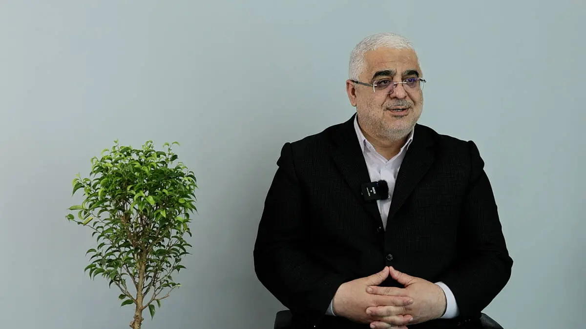 جبهه پایداری و تندروها خاکریز به خاکریز جلو می‌آیند/ چرا وزرا باید دنبال نوبت گرفتن از ثابتی و رسایی باشند؟ 